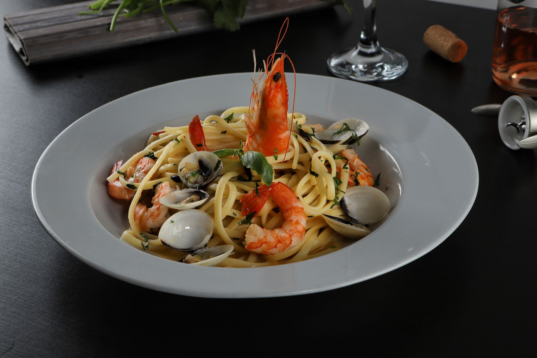 Pasta mit Garnelen und Muscheln